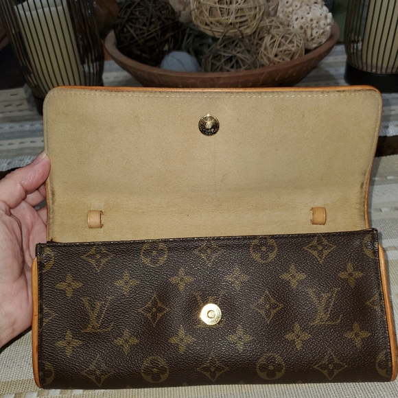 LOUIS VUITTON TWIN GM - Picture 6 of 13